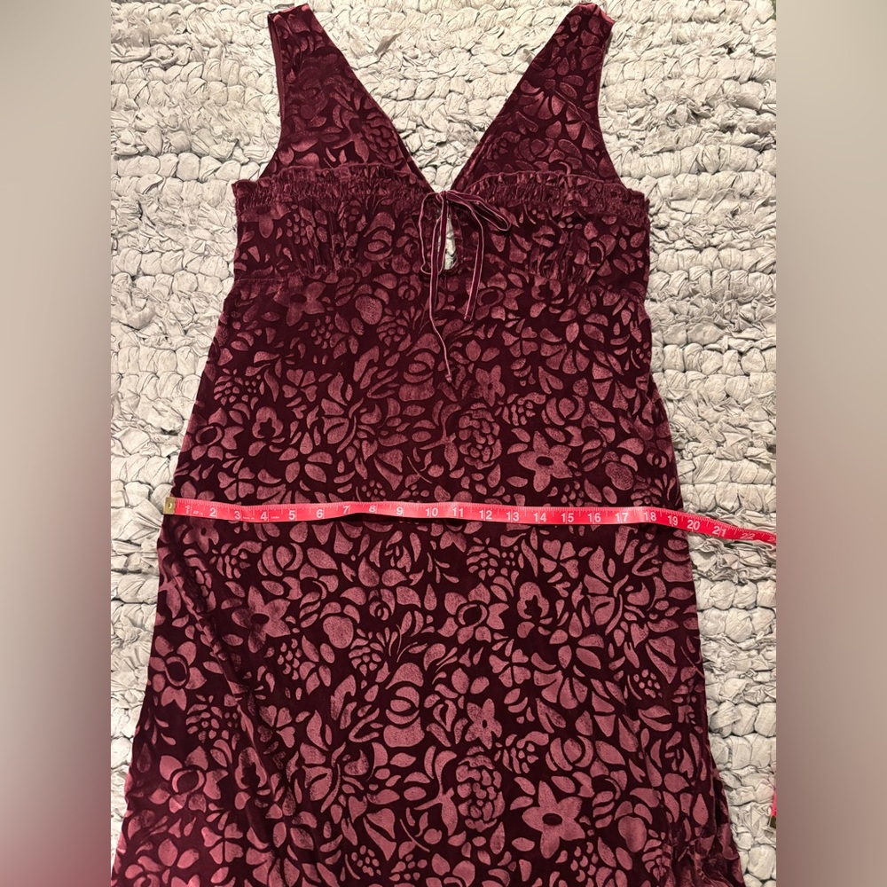 By Anthropologie Lounge Floral V-Neck Velvet Midi Dress in Plum - Picture 8 of 12